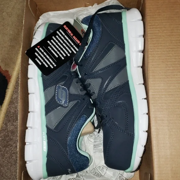 Sketcher's safety shoes size 7 - Picture 3 of 5